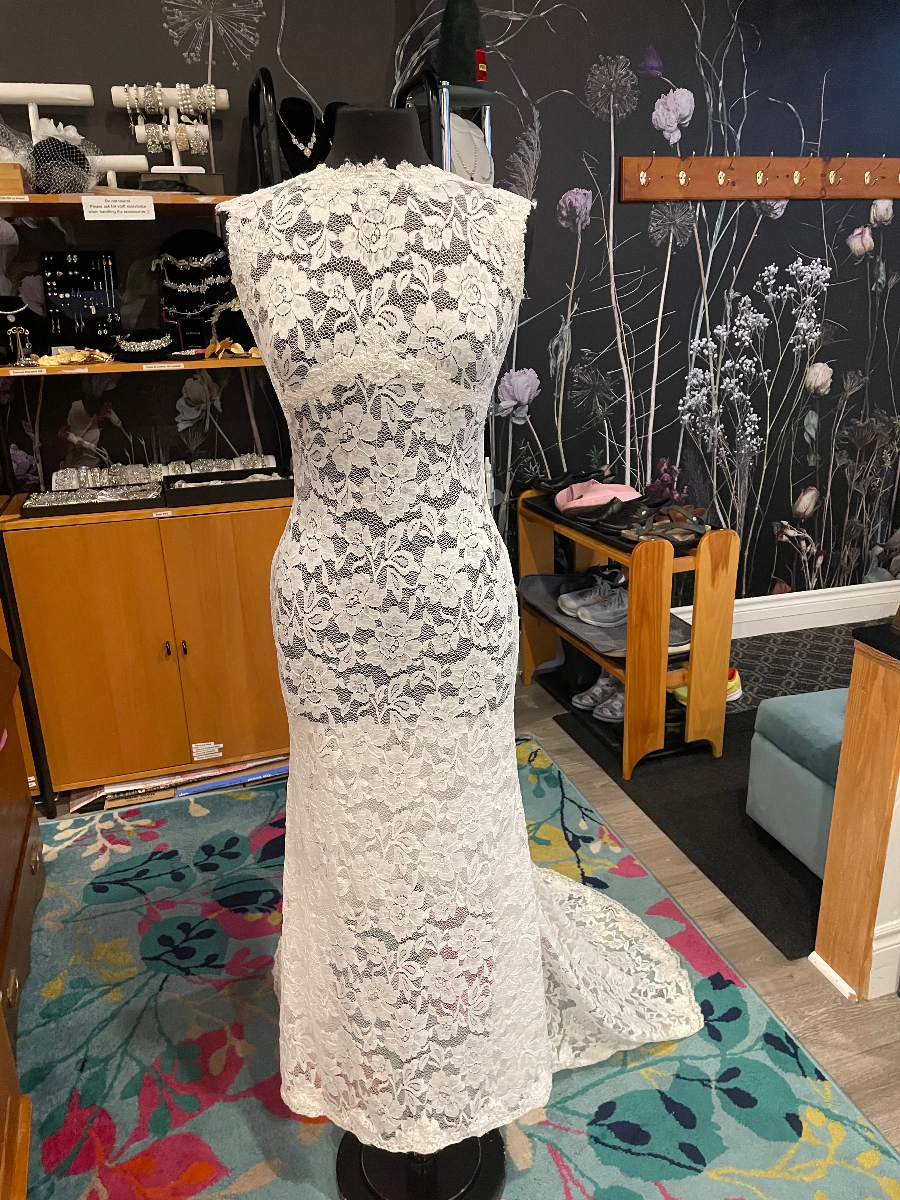 Dress 5713: Essence of Australia lace sheath Waist 26