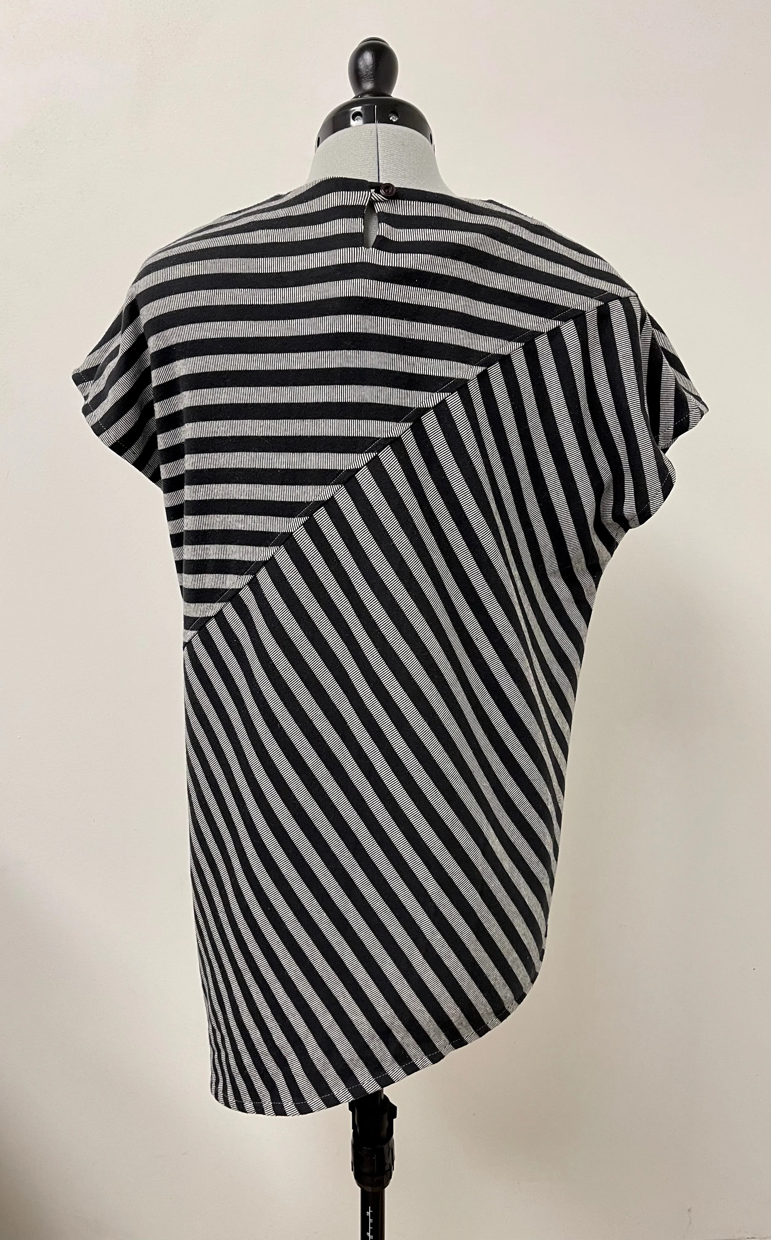Women’s EMIS Sleeveless Top, Medium